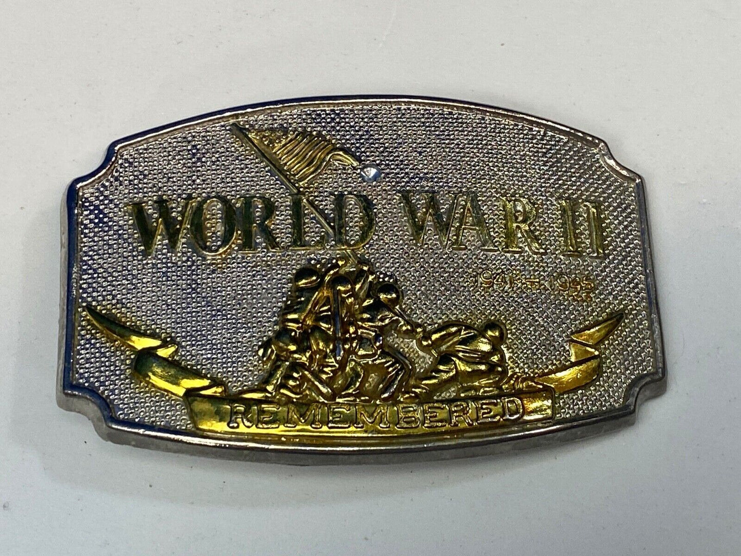 Vintage 1992 US American Wold War II 2 commemorative tribute belt buckle