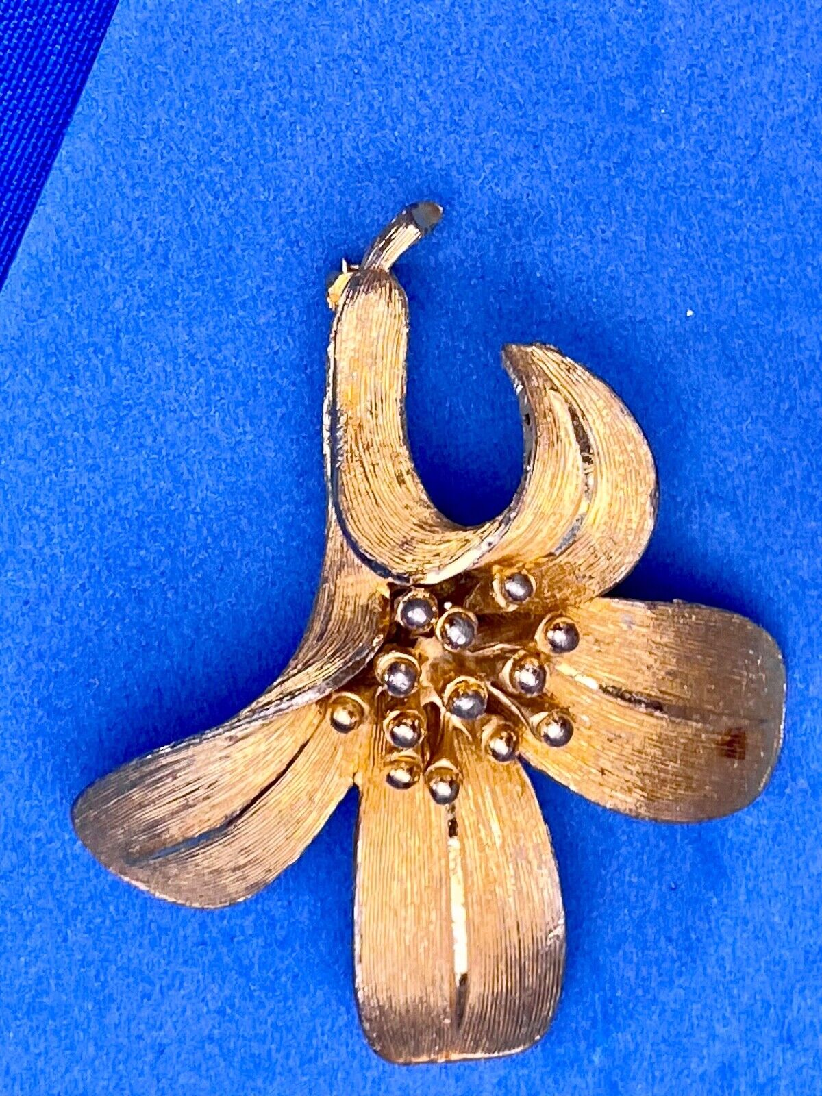 Vintage BSK Lily Flower Gold Tone Brooch Pin Costume Jewelry