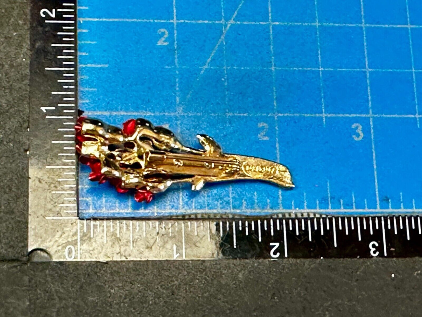 Beautiful Dozen of Red Roses Bouquet Gold Tone Brooch Pin Signed DM 97