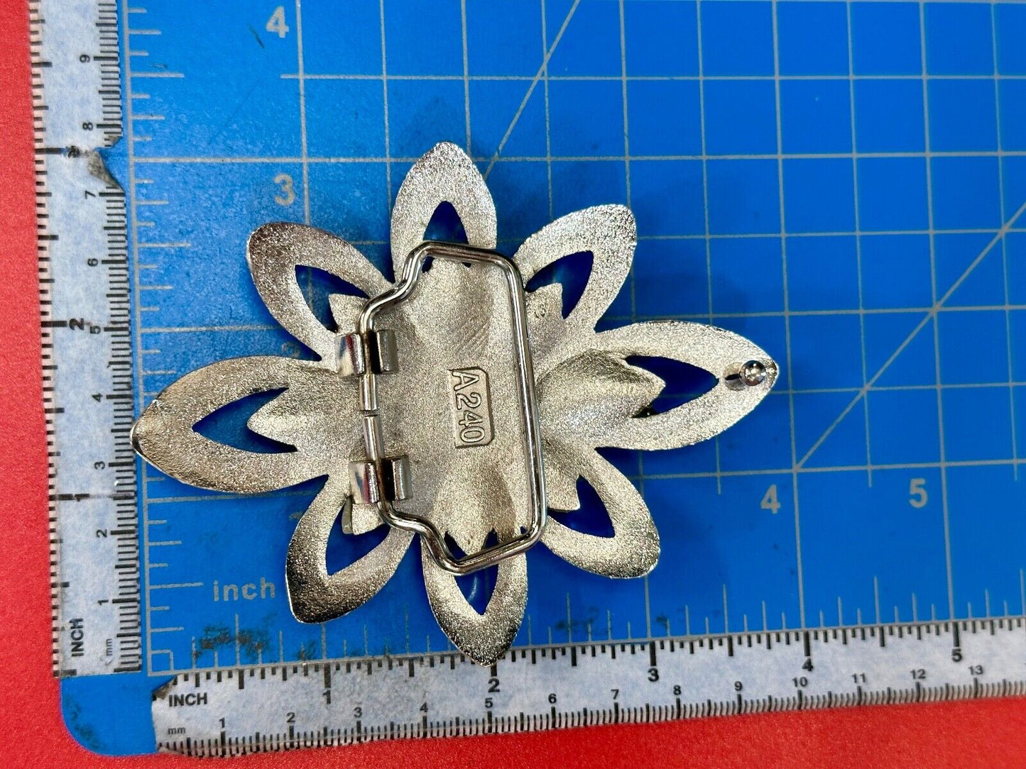Beautiful Flower theme cutout A240 rhinestone belt buckle