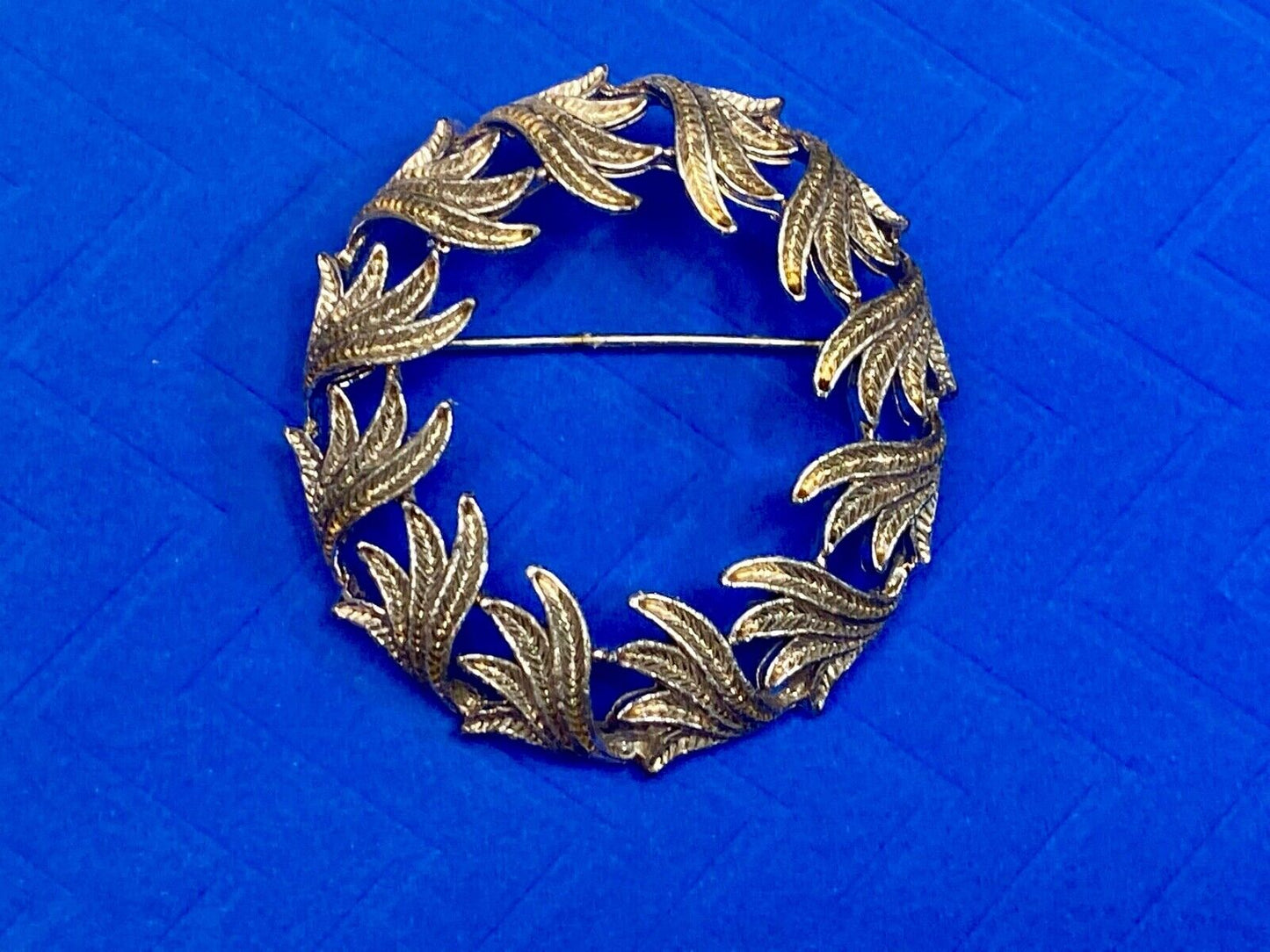 Art Deco Style Leaves Leaf Wreath Round Vintage Brooch Pin Signed Gerry's