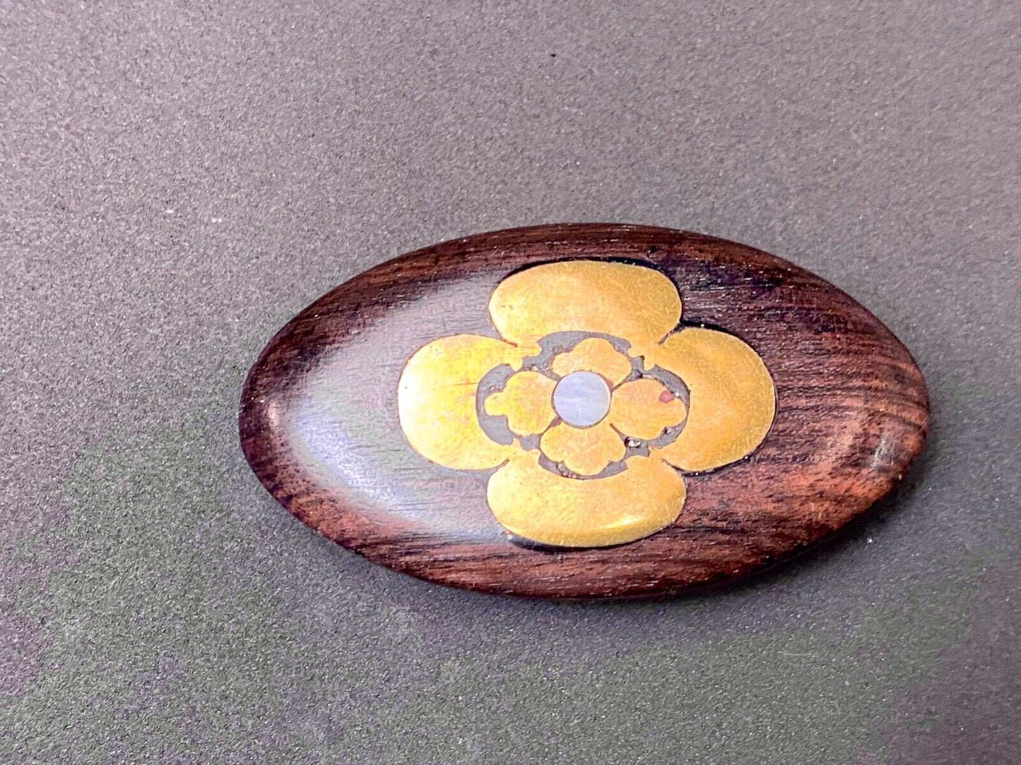 Vintage 1980 inlaid wood flower artisan - solid brass QUALITY belt buckle