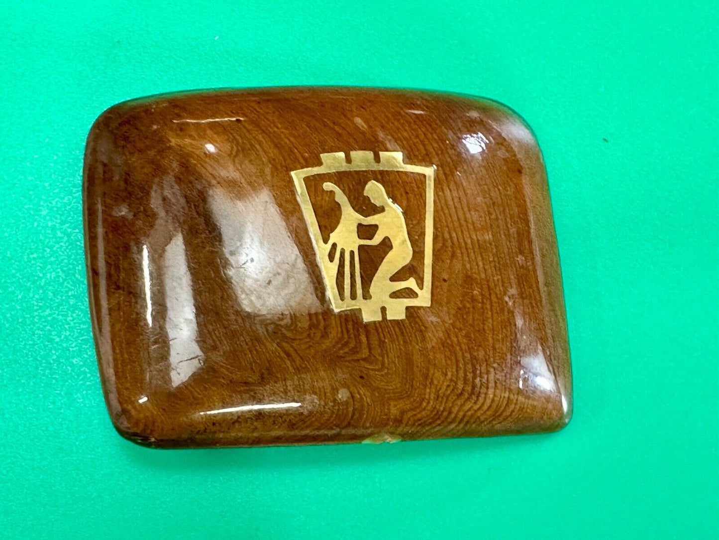 Artisan wooden glossy wood belt buckle with gold color artist scene?