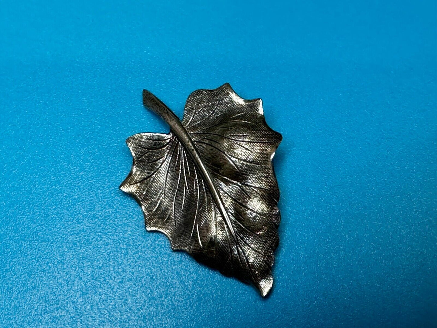 2" Autumn Fall Curvy Leaf Figure Sterling Silver Brooch Pin