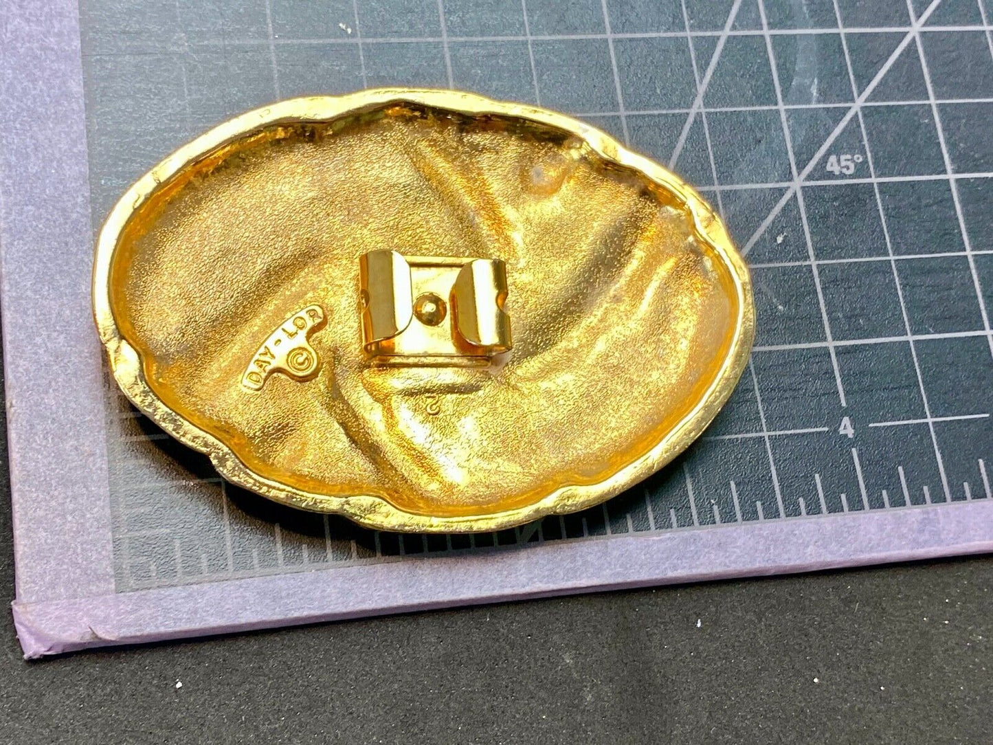 Vintage 80'S Red gold tone Scarf Belt enamel Clip signed Day-Lor
