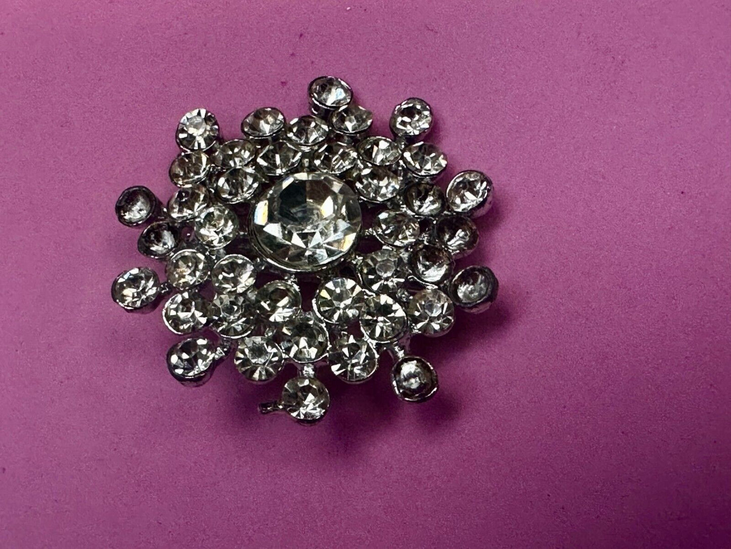 Beautiful Round Flower Shaped Rhinestone Cluster Silver Tone Brooch Pin