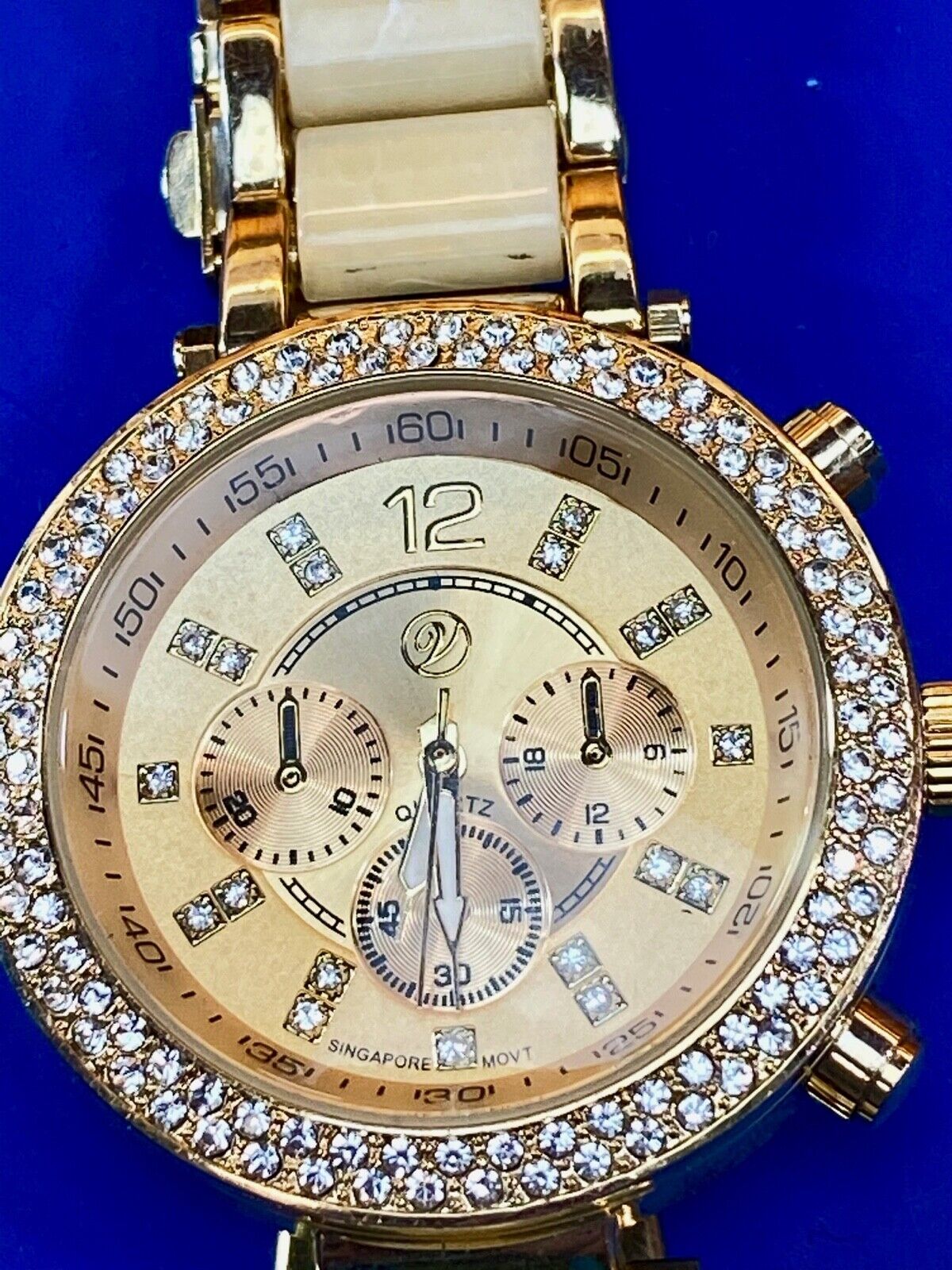Beautiful Gold Tone Women's Watch 16781 A - Working Well