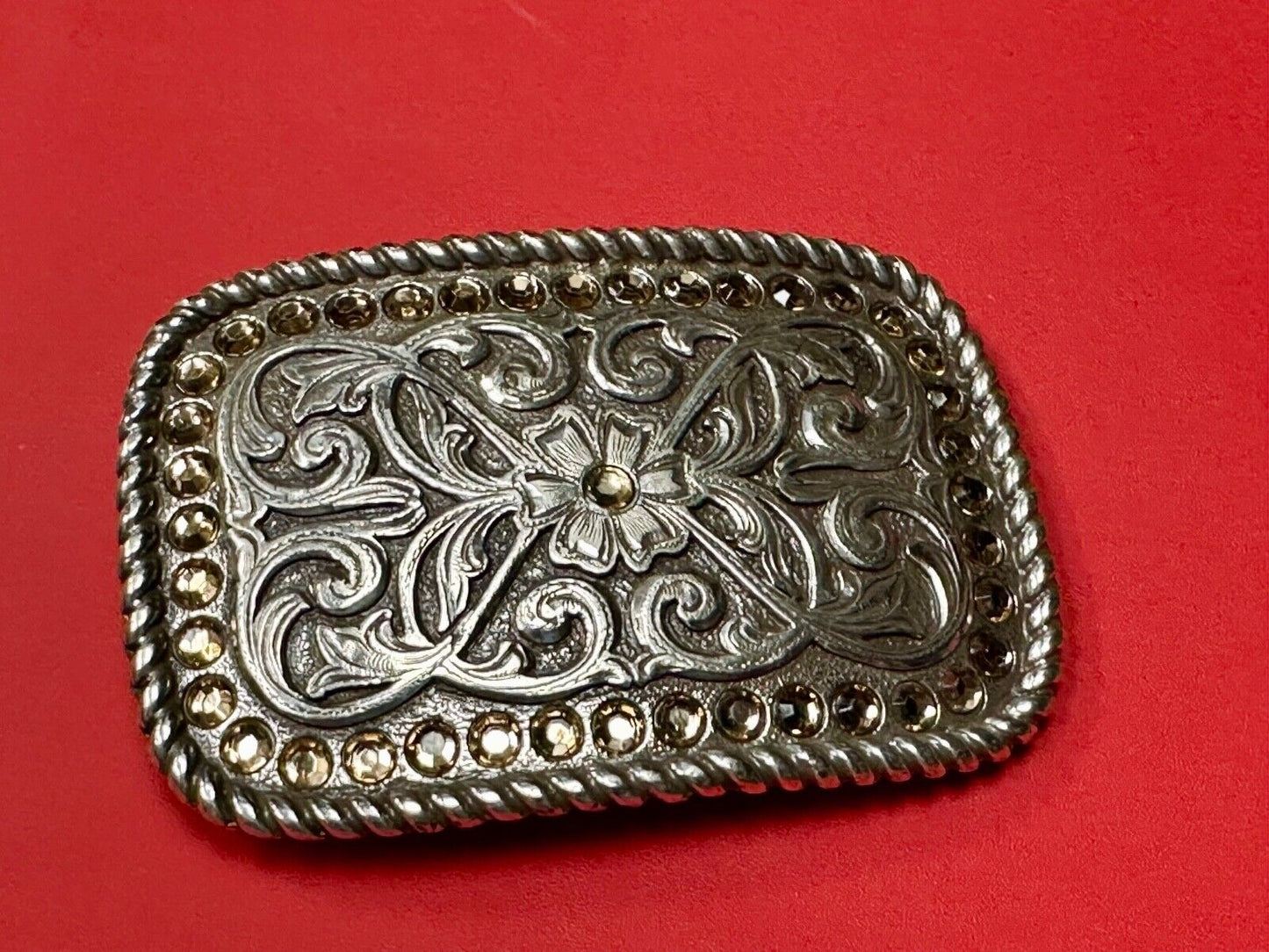 Beautiful western cowgirls rectangular belt buckle w/ Rhinestone boarder