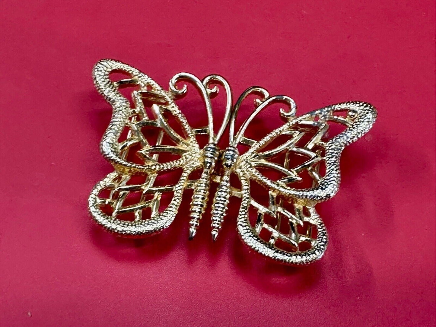Beautiful BUTTERFLY gold tone two-piece interlocking Mimi Di N 1976 belt buckle