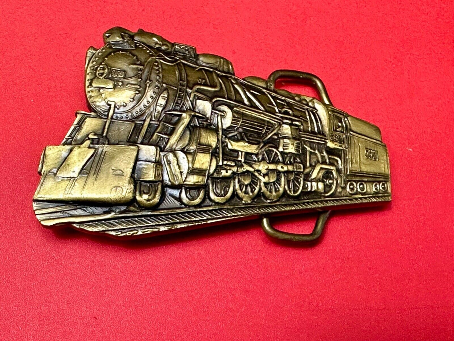 Beautiful Steam Locomotive Engine figural solid brass collectors belt buckle