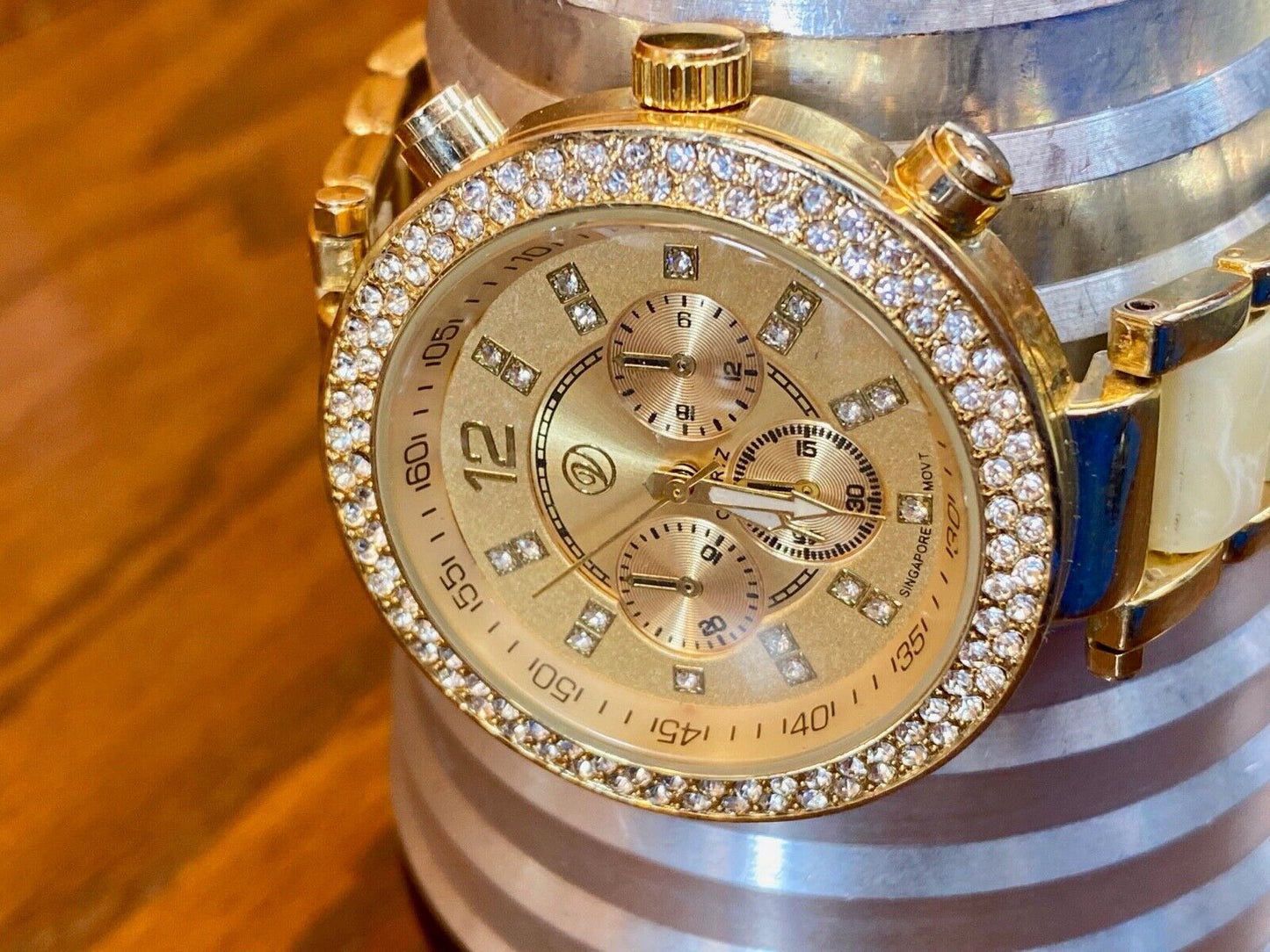 Beautiful Gold Tone Women's Watch 16781 A - Working Well