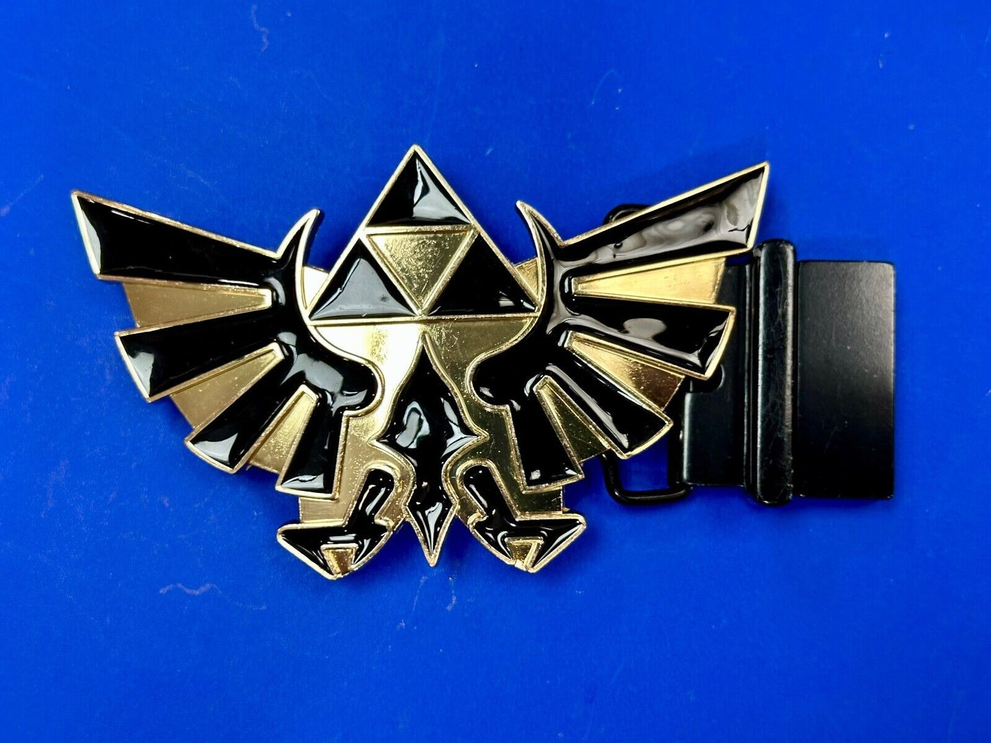 THE LEGEND OF ZELDA Black and Gold Triforce 2015 Nintendo gamers BELT BUCKLE
