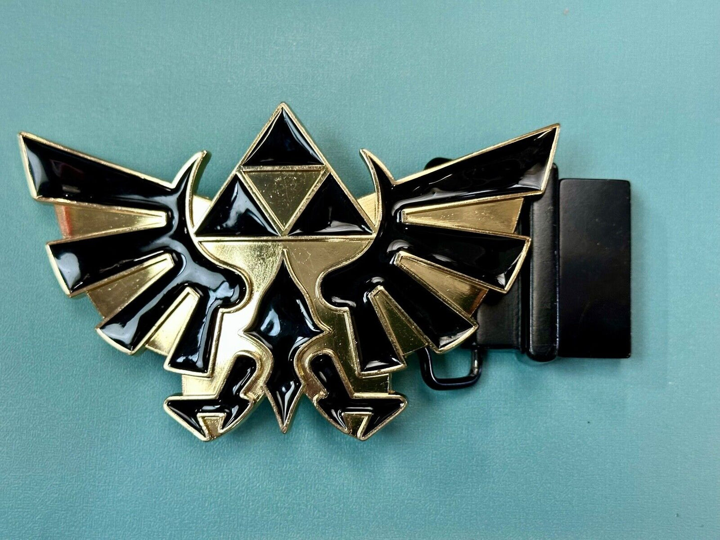 THE LEGEND OF ZELDA Black and Gold Triforce 2015 Nintendo gamers BELT BUCKLE