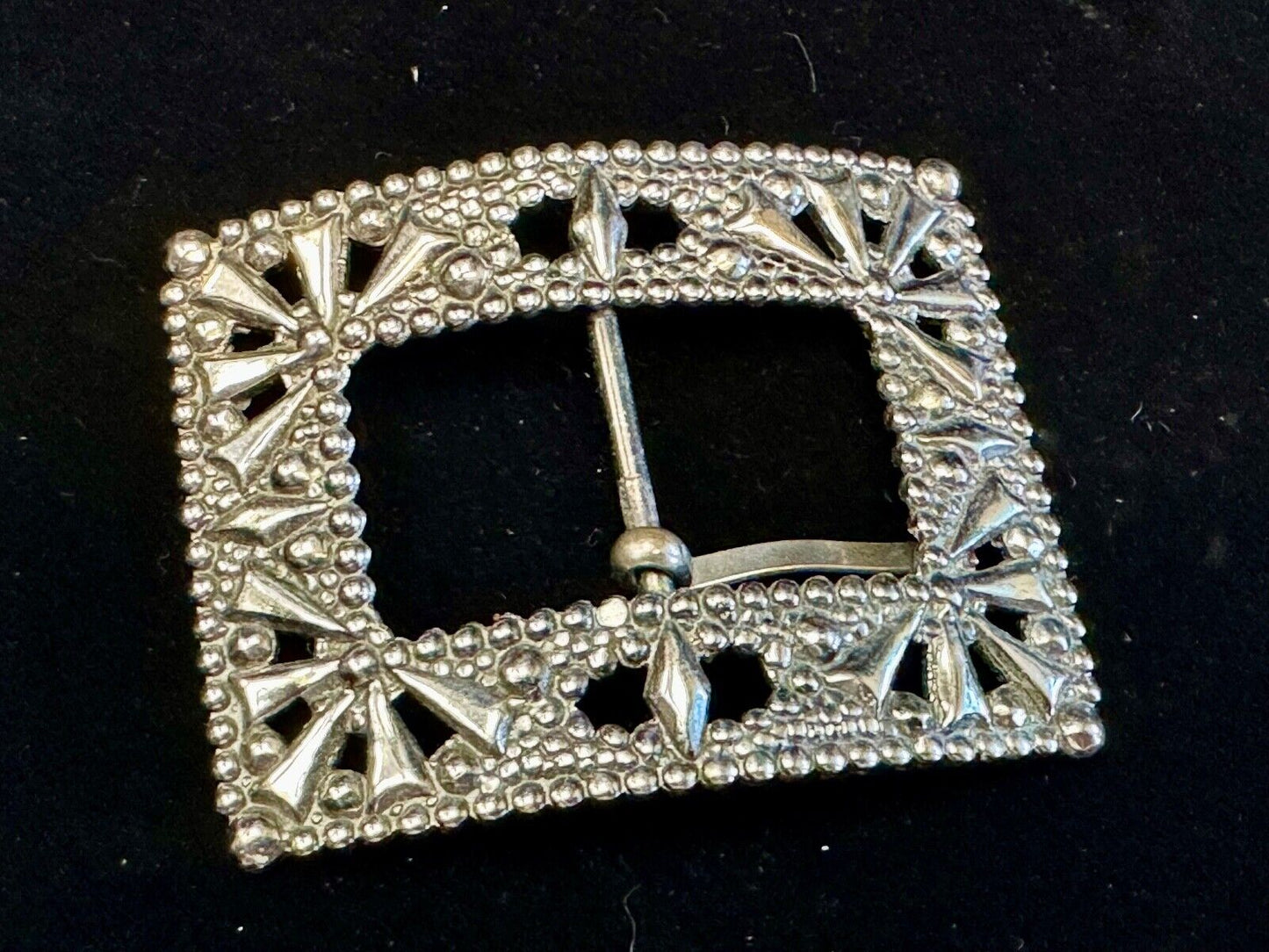 Antique silver color rectangular see through ornate belt buckle