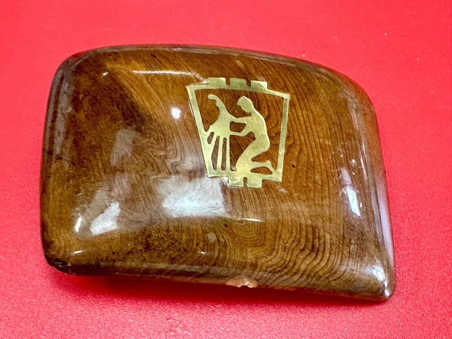 Artisan wooden glossy wood belt buckle with gold color artist scene?