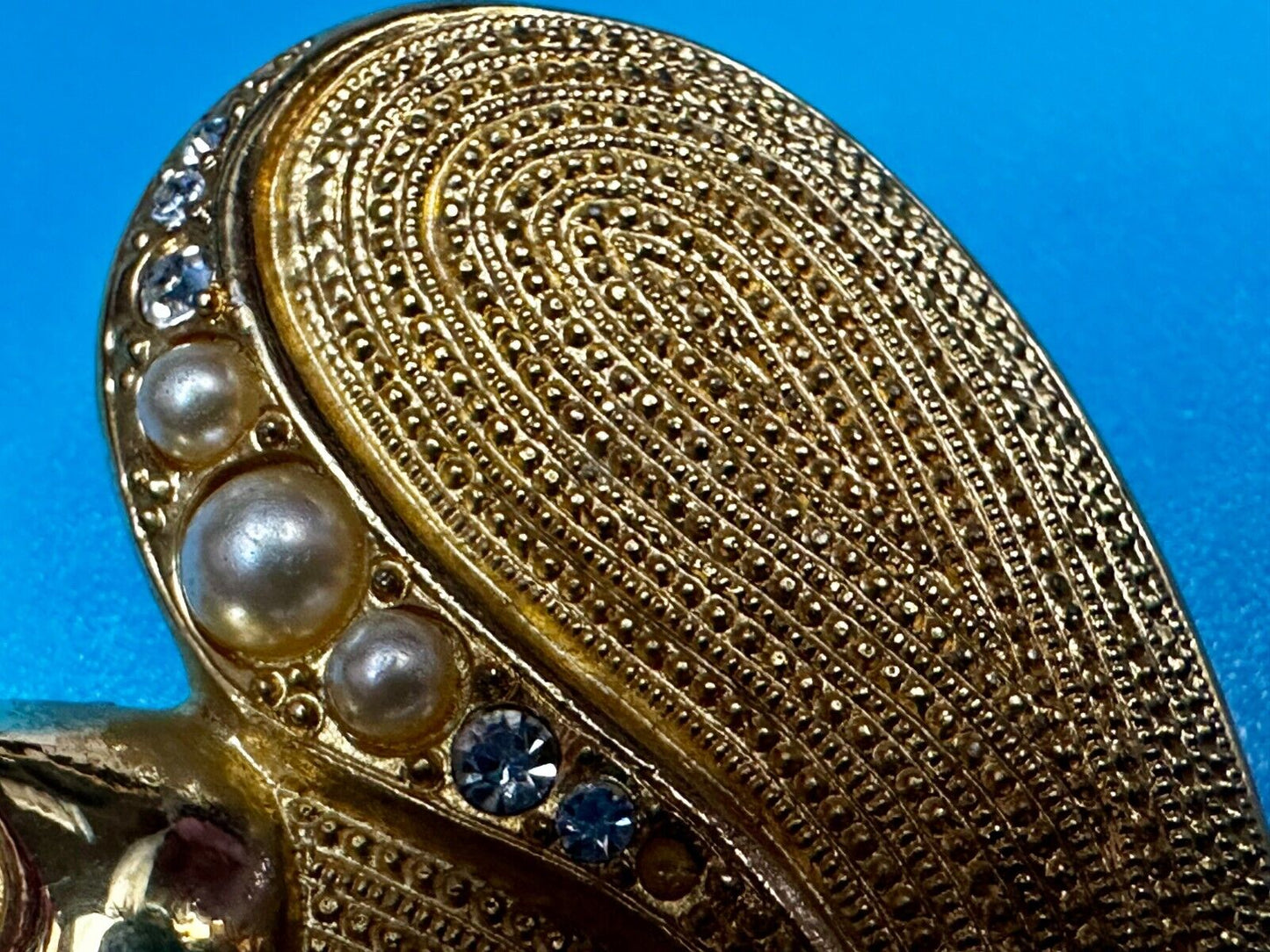 Textured Heart Rhinestones Pearl Brooch by Venue USA - Pin Missing Rhinestone