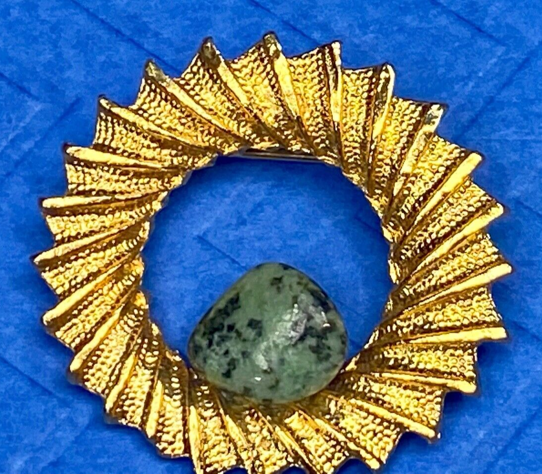 Vintage Dubarry Signed Sunburst Green Jade Stone Gold Tone Brooch Pin