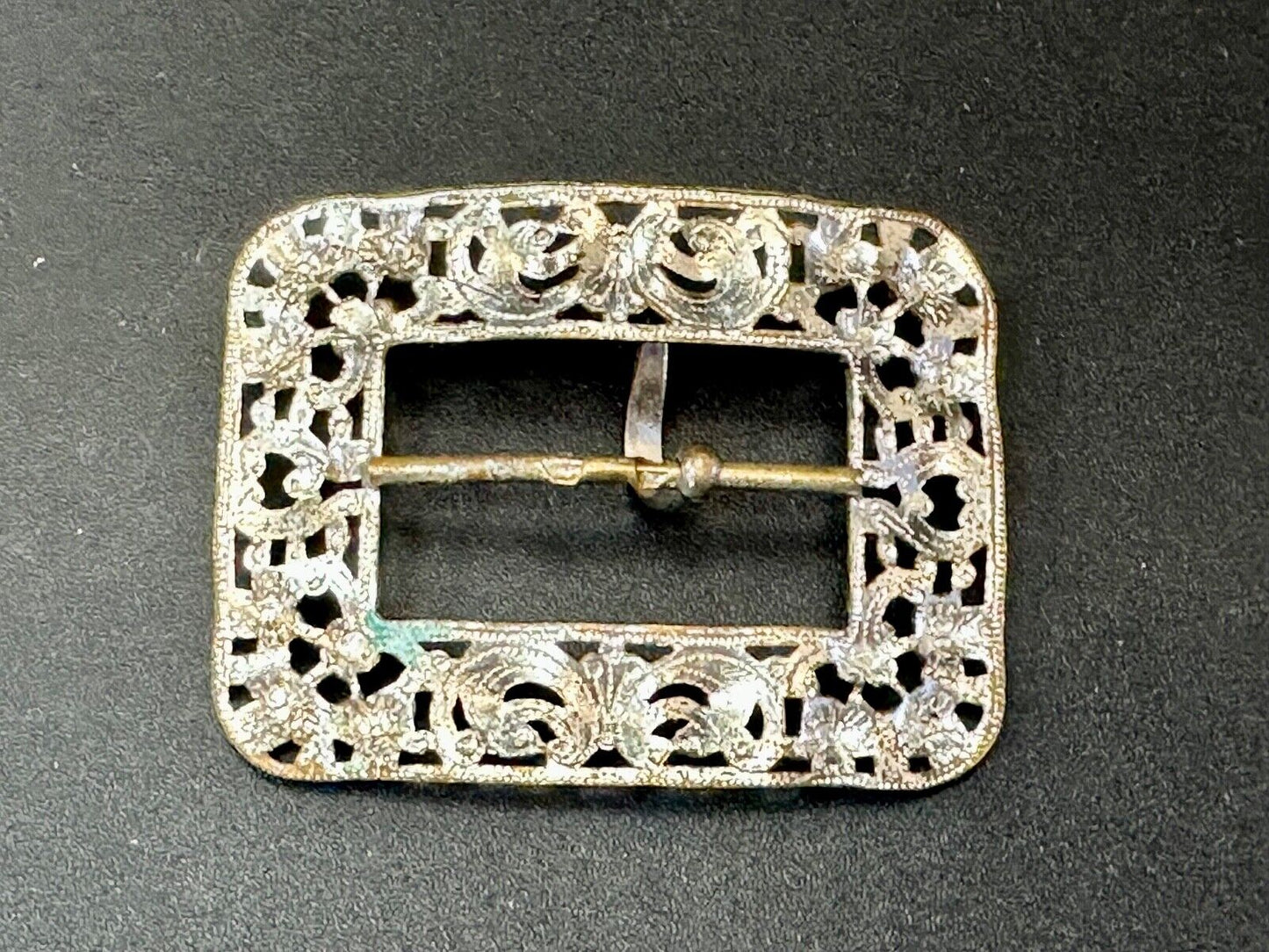 Beautiful antique silver color see through flower swirl belt buckle
