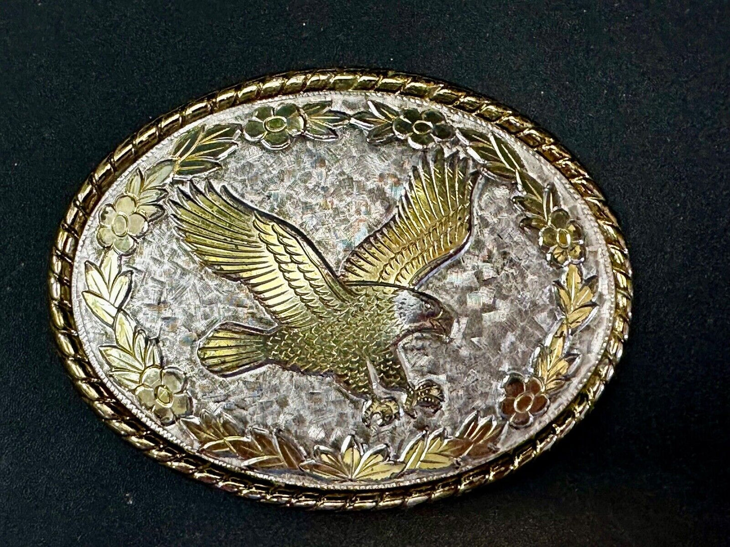 Vintage EAGLE flying High western etched flower swirl design belt buckle - W