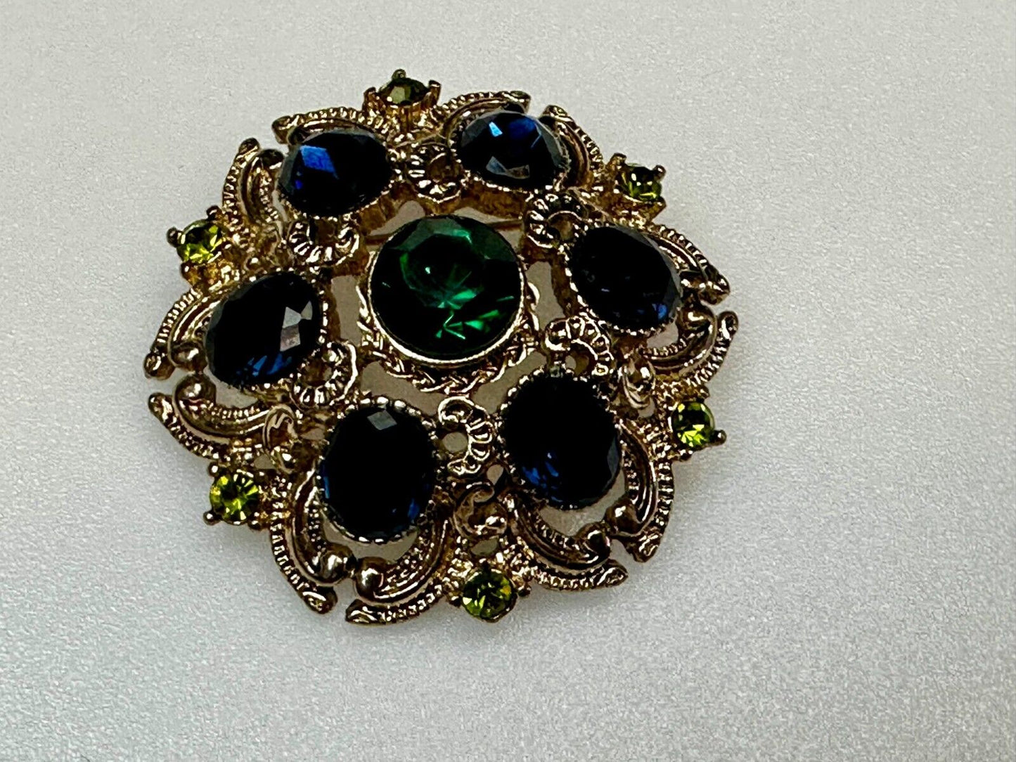 Beautiful Round Flower Shaped Blue Green Rhinestone Brooch Pin Signed by SQUIRE