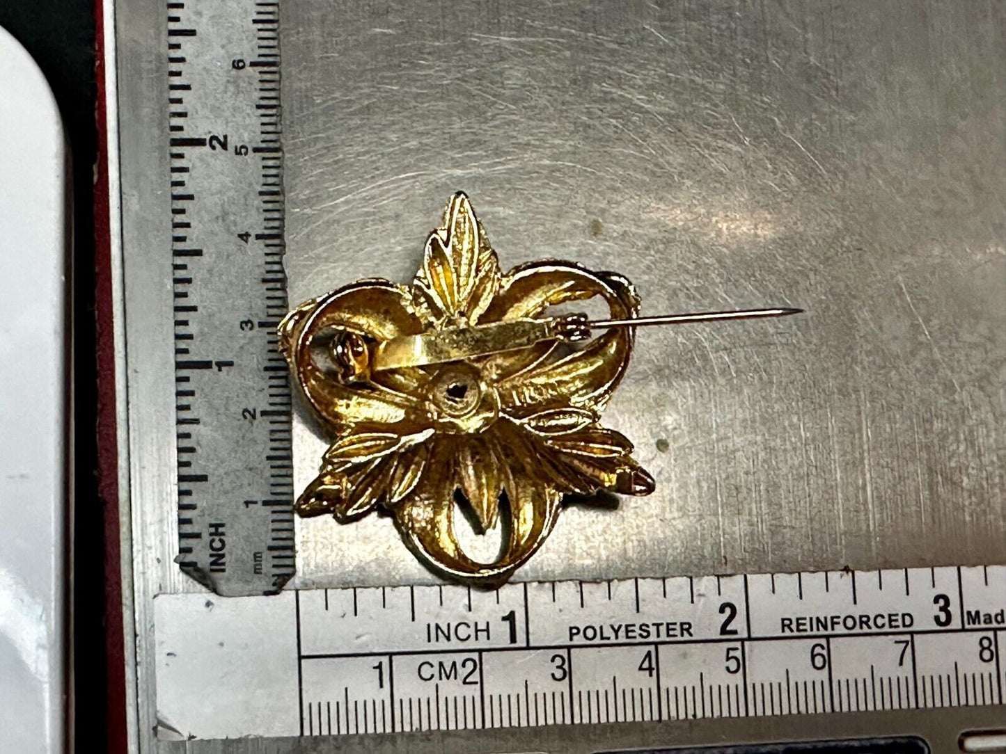 Beautiful Flower W/ Faux? Pearl Center Openwork Gold Tone Brooch Pin Marked 1100
