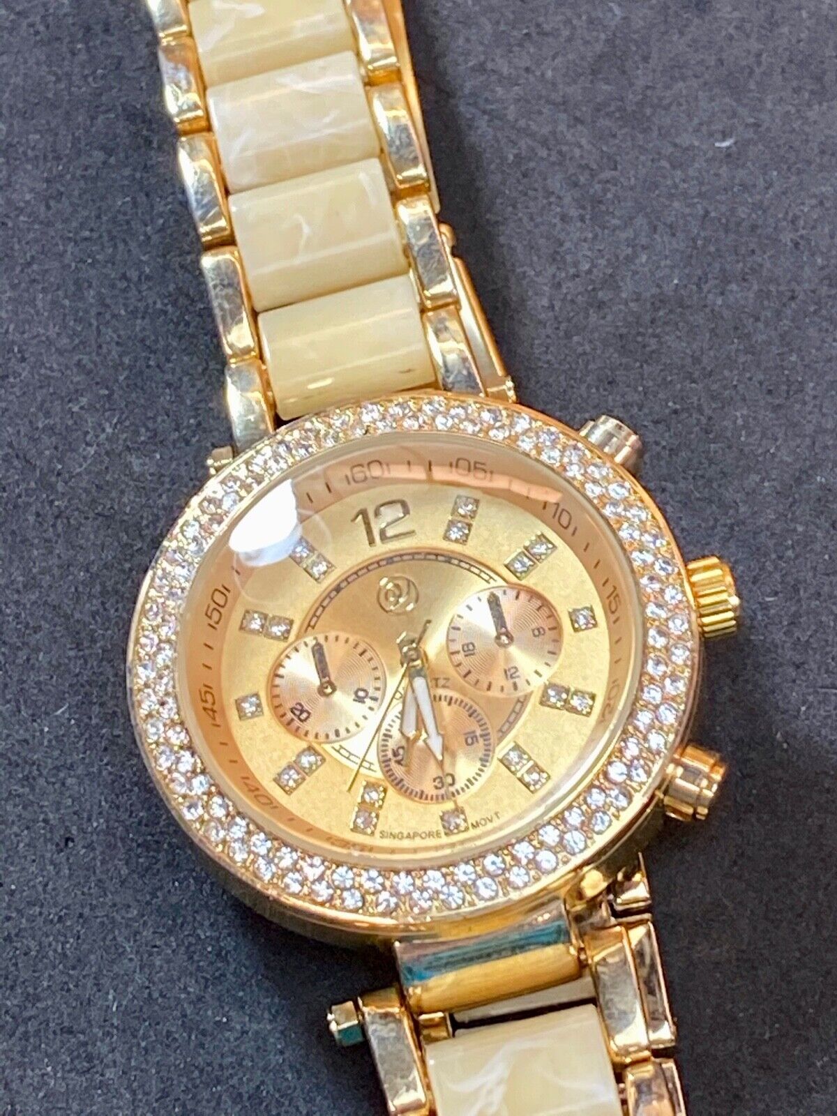 Beautiful Gold Tone Women's Watch 16781 A - Working Well