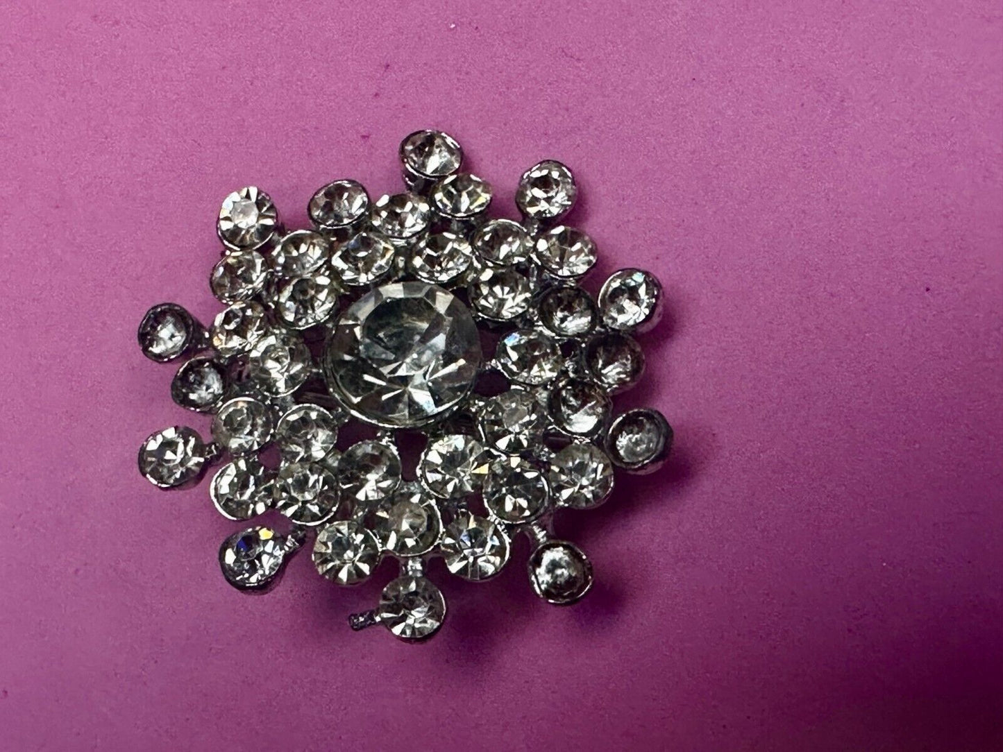 Beautiful Round Flower Shaped Rhinestone Cluster Silver Tone Brooch Pin