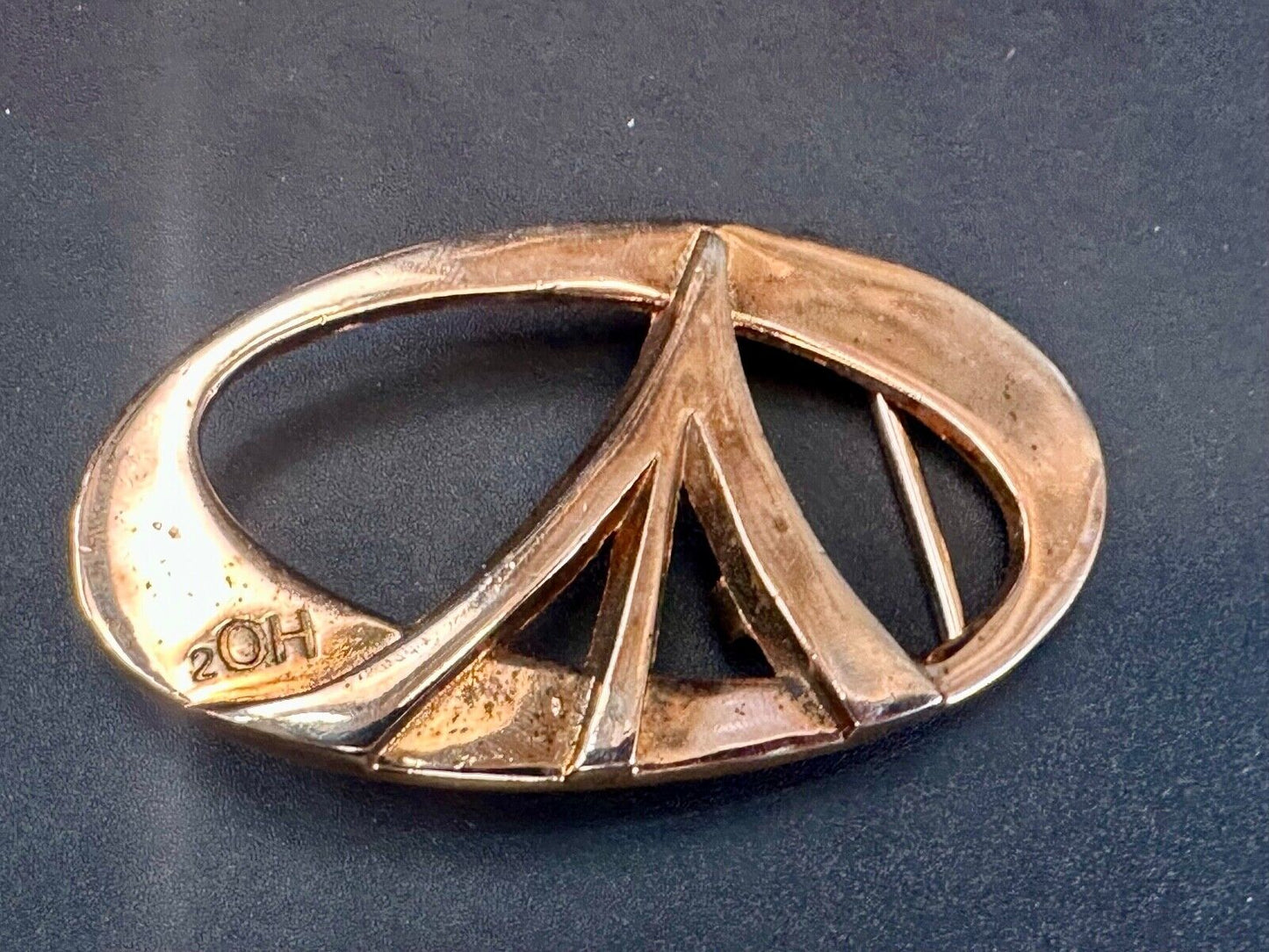 2OH Logo Emblem Peace love & Rock & Roll gold color belt buckle