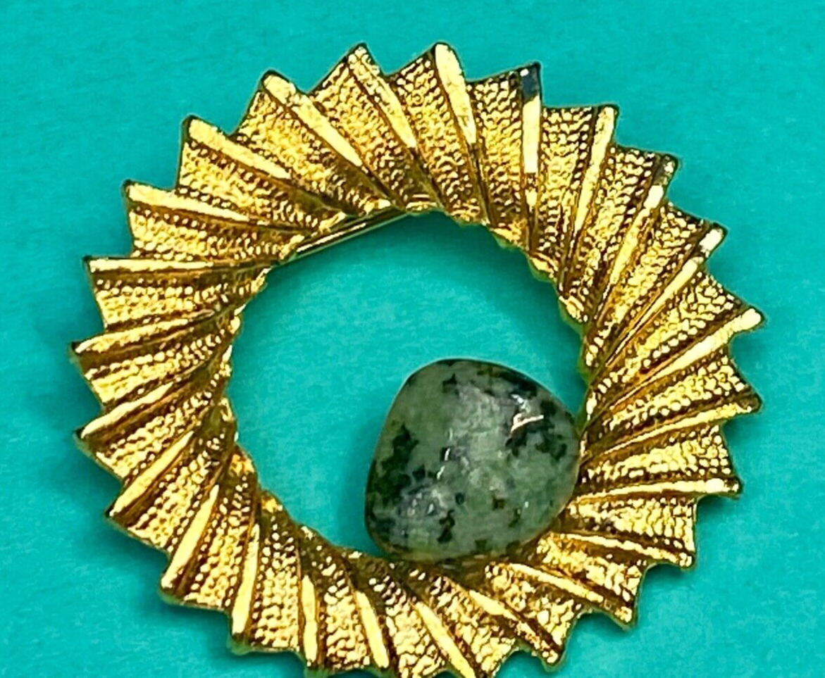 Vintage Dubarry Signed Sunburst Green Jade Stone Gold Tone Brooch Pin