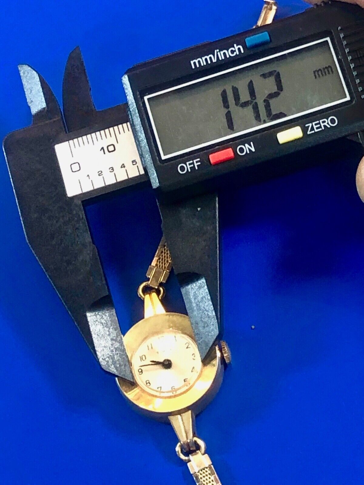 Timex Vintage Gold tone Disc Circular retro woman’s wind up watch