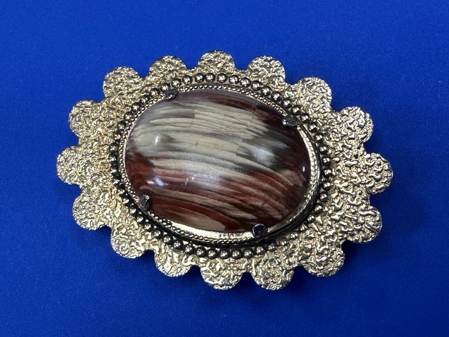 Beautiful Agate cabochon Red cab stone centerpiece on western belt buckle