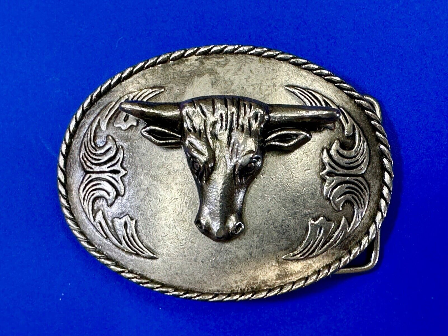 The Longhorn cow steer - cowboys cowgirls western oval silver tone belt buckle