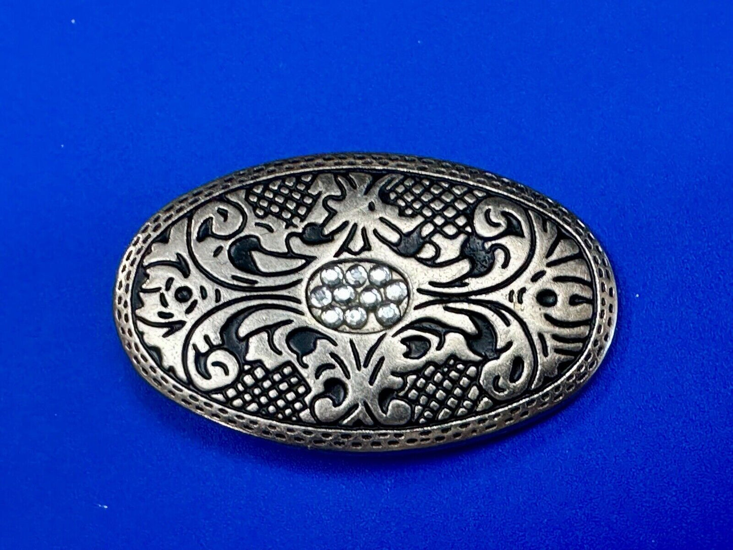 Vintage Cluster Centered in southwestern pattern oval belt buckle