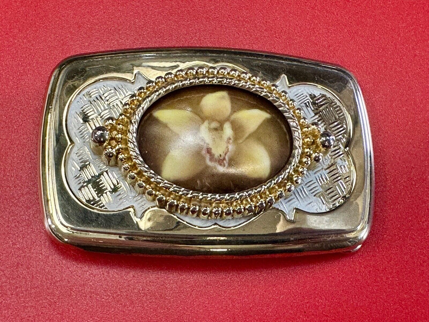 Vintage cabochon cab style flower centerpiece beautiful gold tone belt buckle