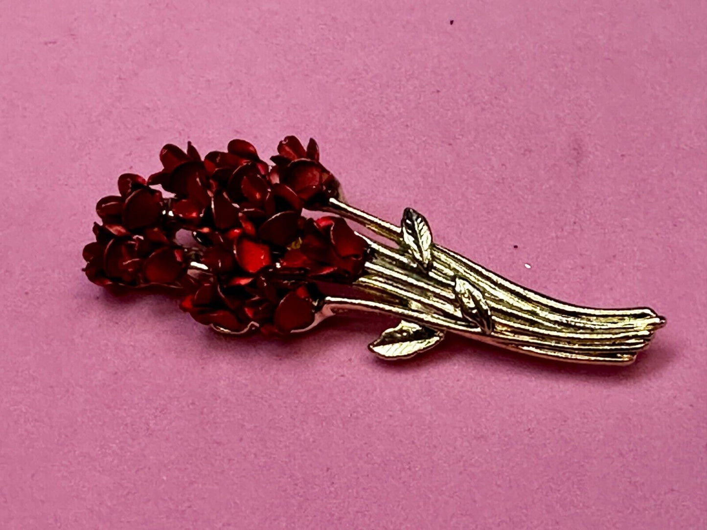 Beautiful Dozen of Red Roses Bouquet Gold Tone Brooch Pin Signed DM 97