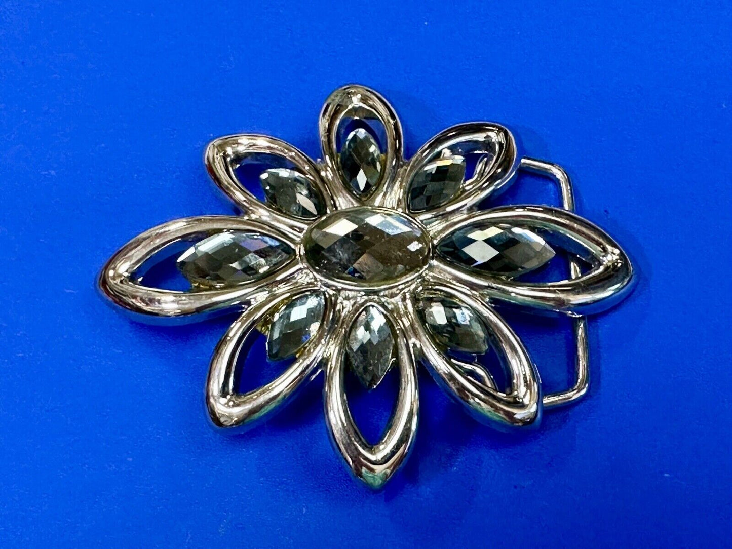 Beautiful Flower theme cutout A240 rhinestone belt buckle