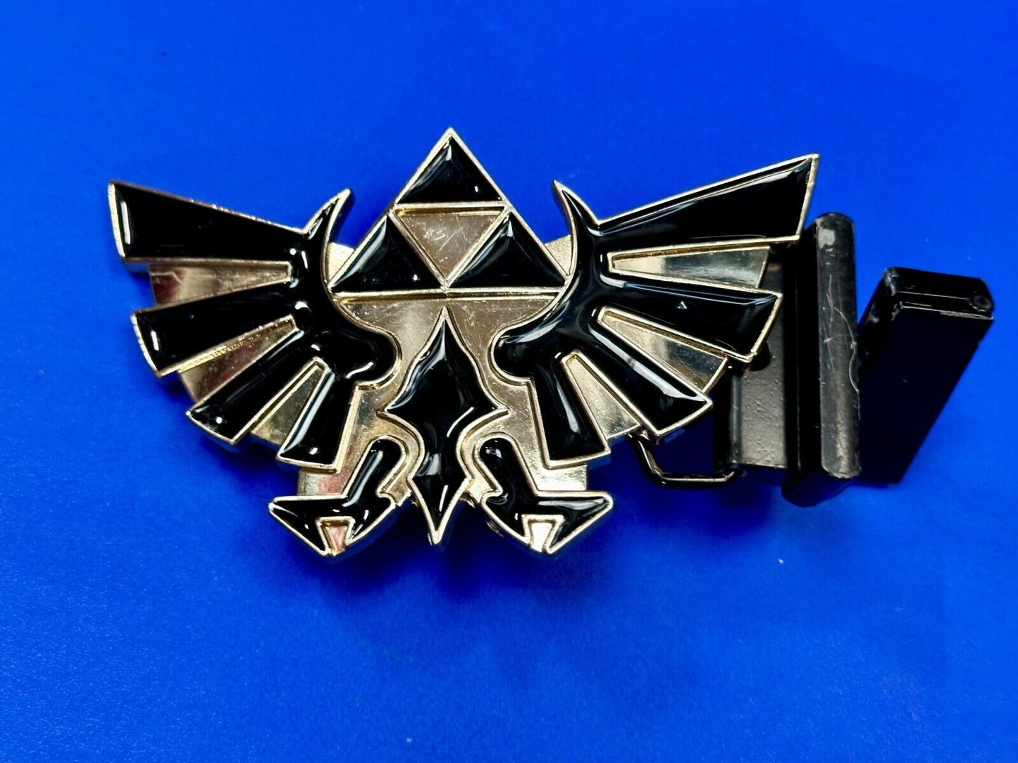 The Lengend of Zelda Twilight Princess Triforce Logo Belt Buckle TM2011 Nintendo