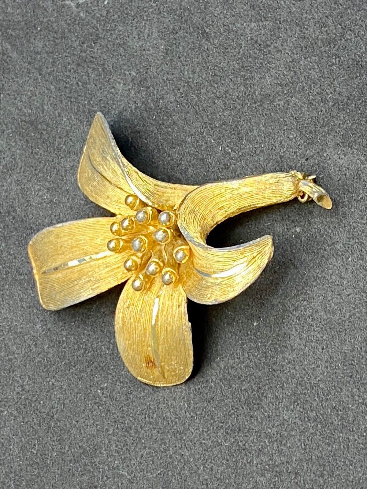 Vintage BSK Lily Flower Gold Tone Brooch Pin Costume Jewelry