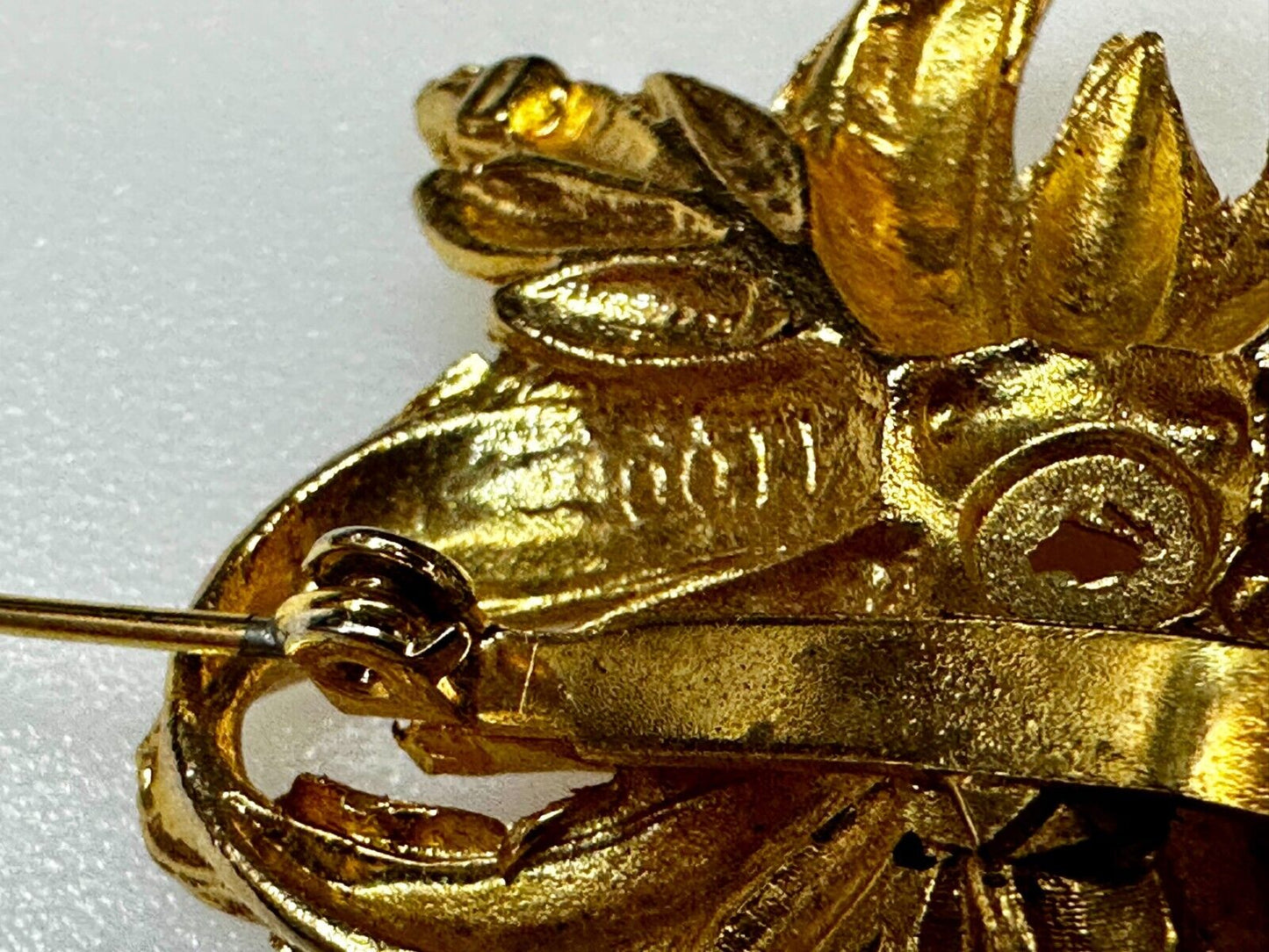 Beautiful Flower W/ Faux? Pearl Center Openwork Gold Tone Brooch Pin Marked 1100