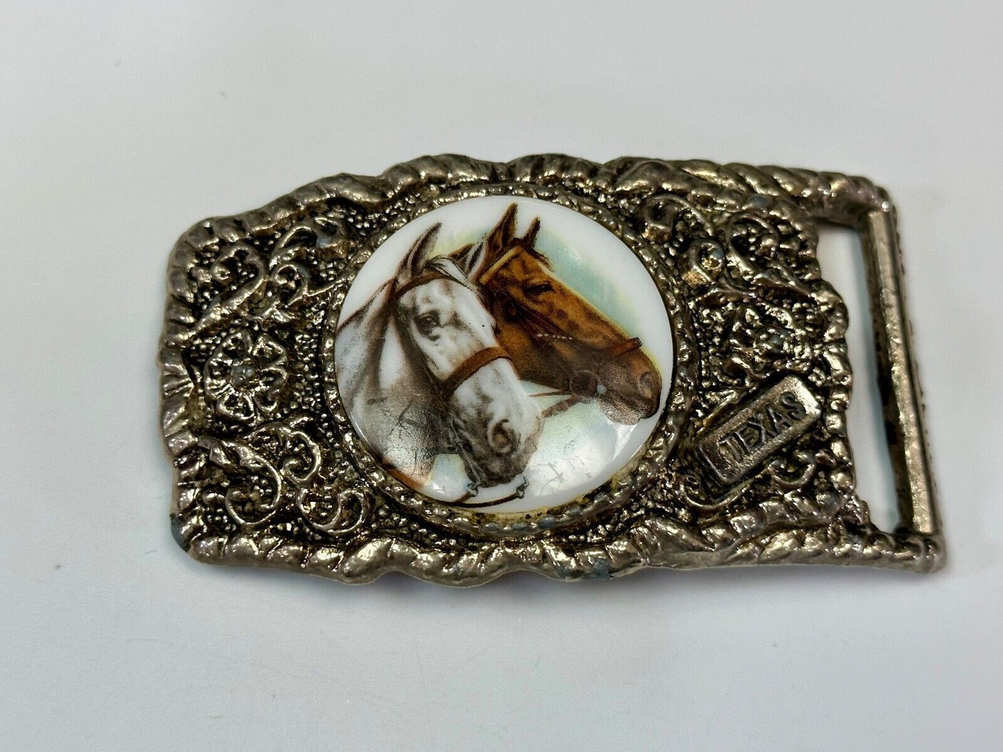 2 horses picture as centerpiece in TEXAS marked silver tone chunky belt buckle