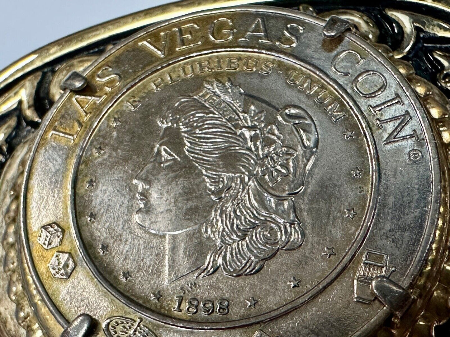 VINTAGE CASINO SOUVENIR LAS VEGAS NEVADA DOLLAR FAUX 1878 COIN METAL BELT BUCKLE