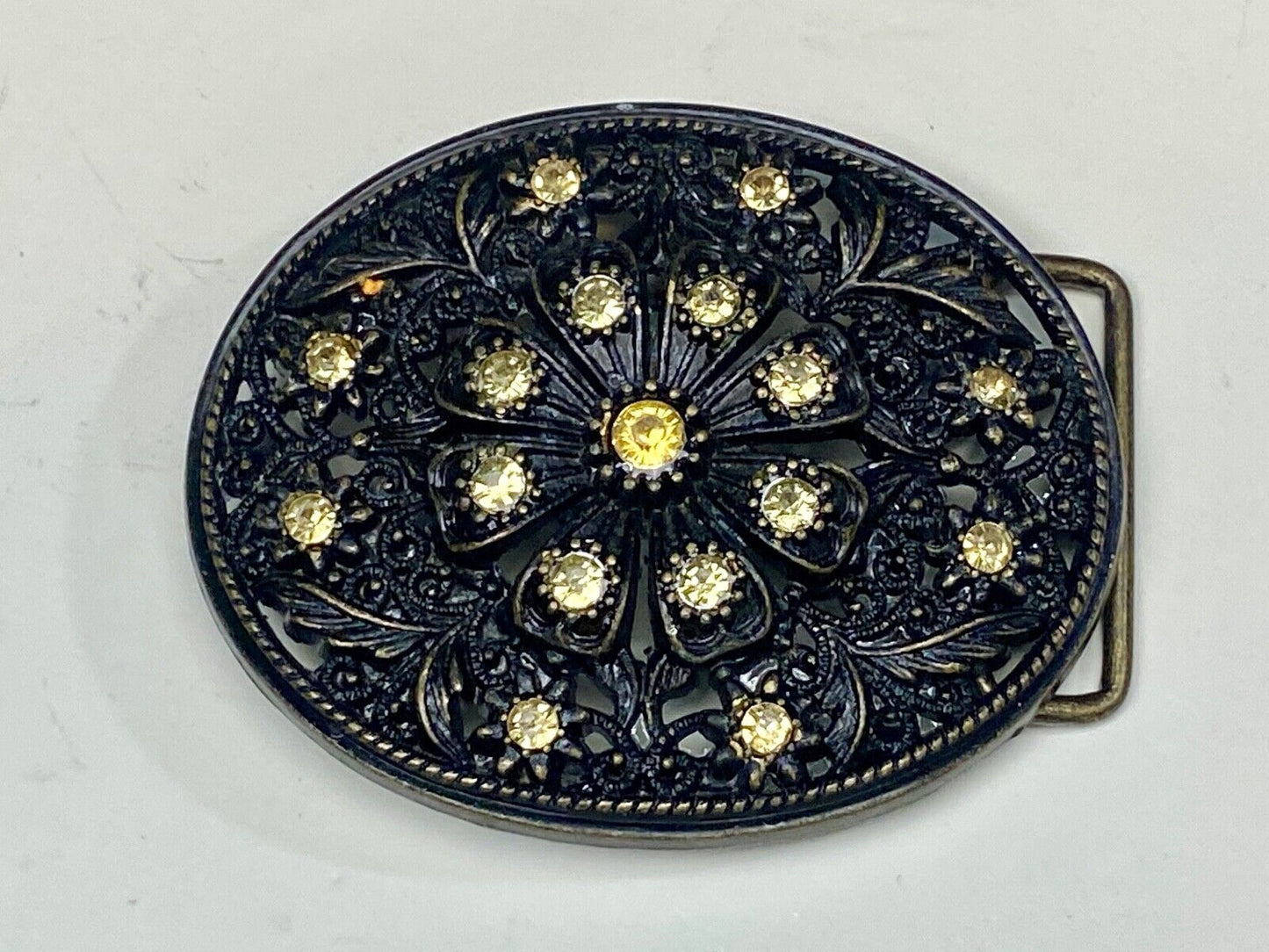 BEAUTIFUL Yellow rhinestones mounted in oval shaped flower theme belt buckle