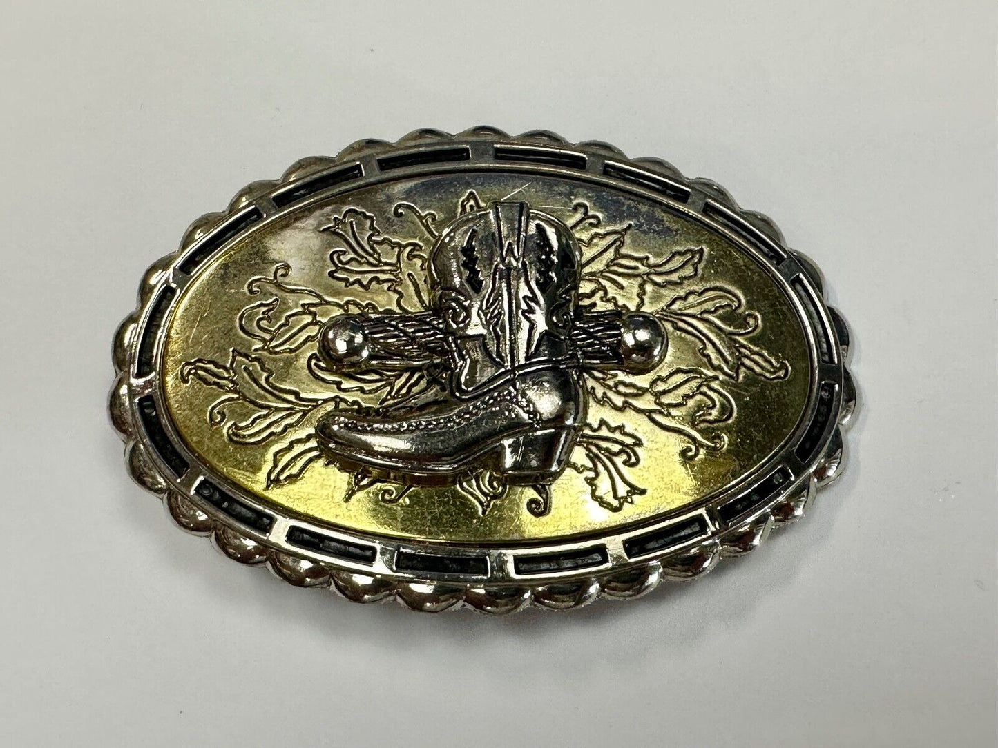 Unique! Cowboy boot and Fence Log - ornate western oval belt buckle