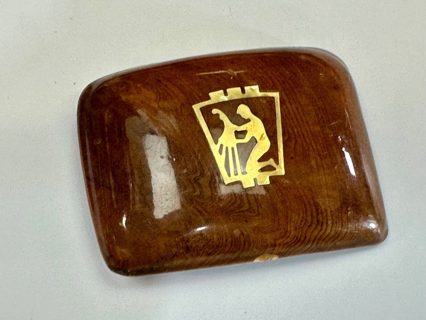 Artisan wooden glossy wood belt buckle with gold color artist scene?
