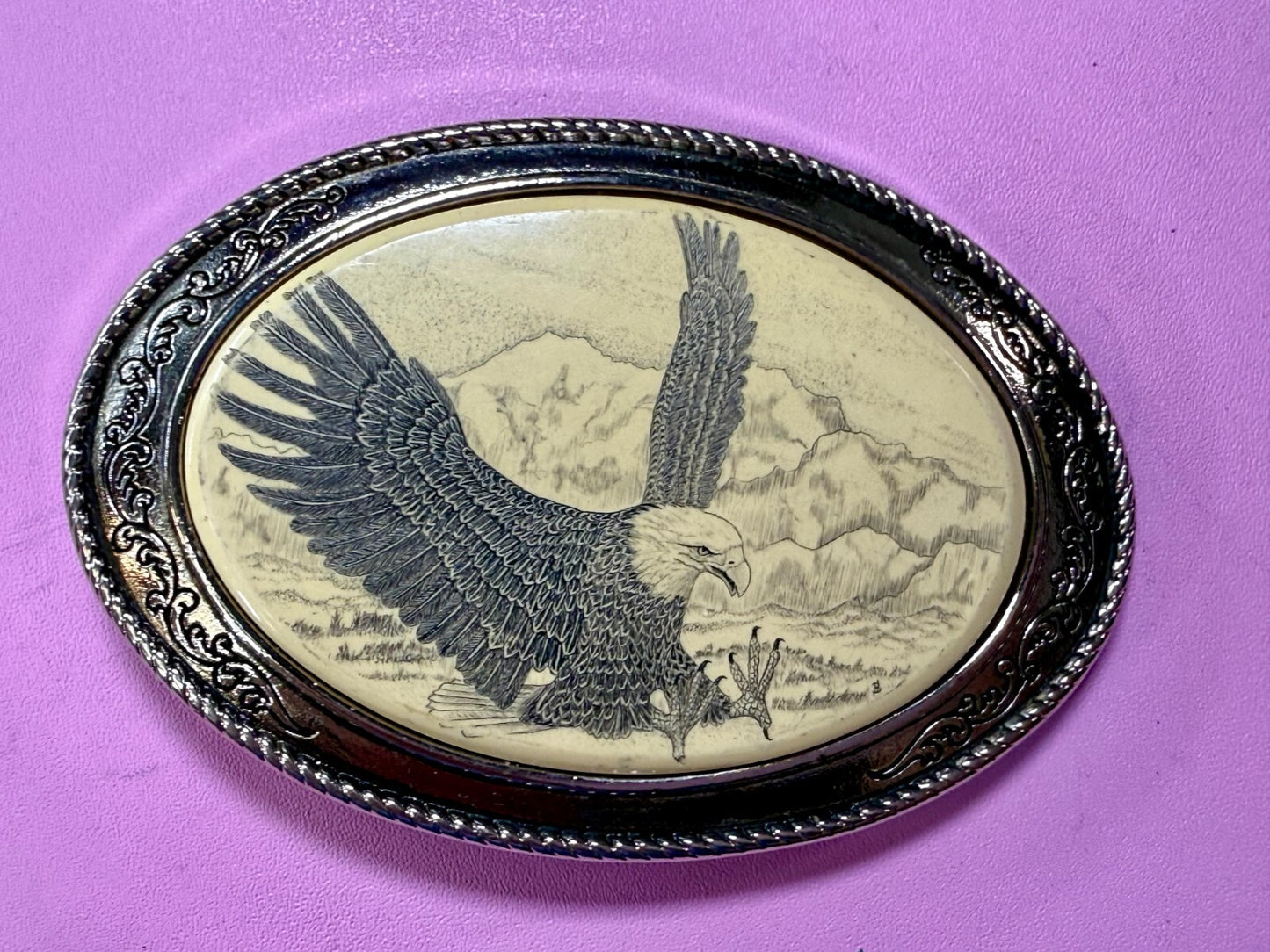 Bald EAGLE Spreading Wings Wildlife Scenery Scrimshaw Style Barlow Belt Buckle