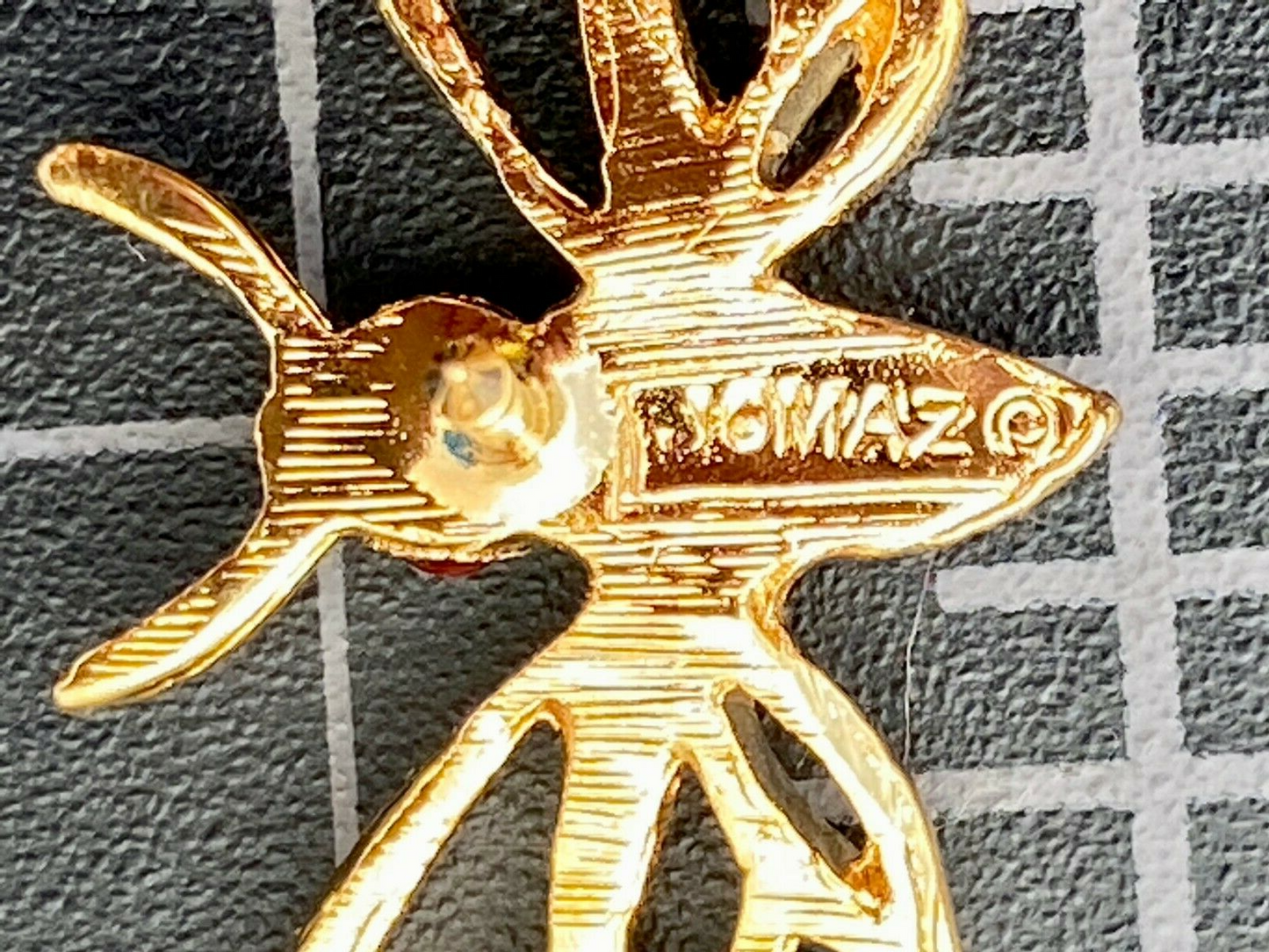 Bee Pin Jewelry, Bumblebee, Queen Bee Vintage Brooch Signed 16Maz B.A.B. Regd