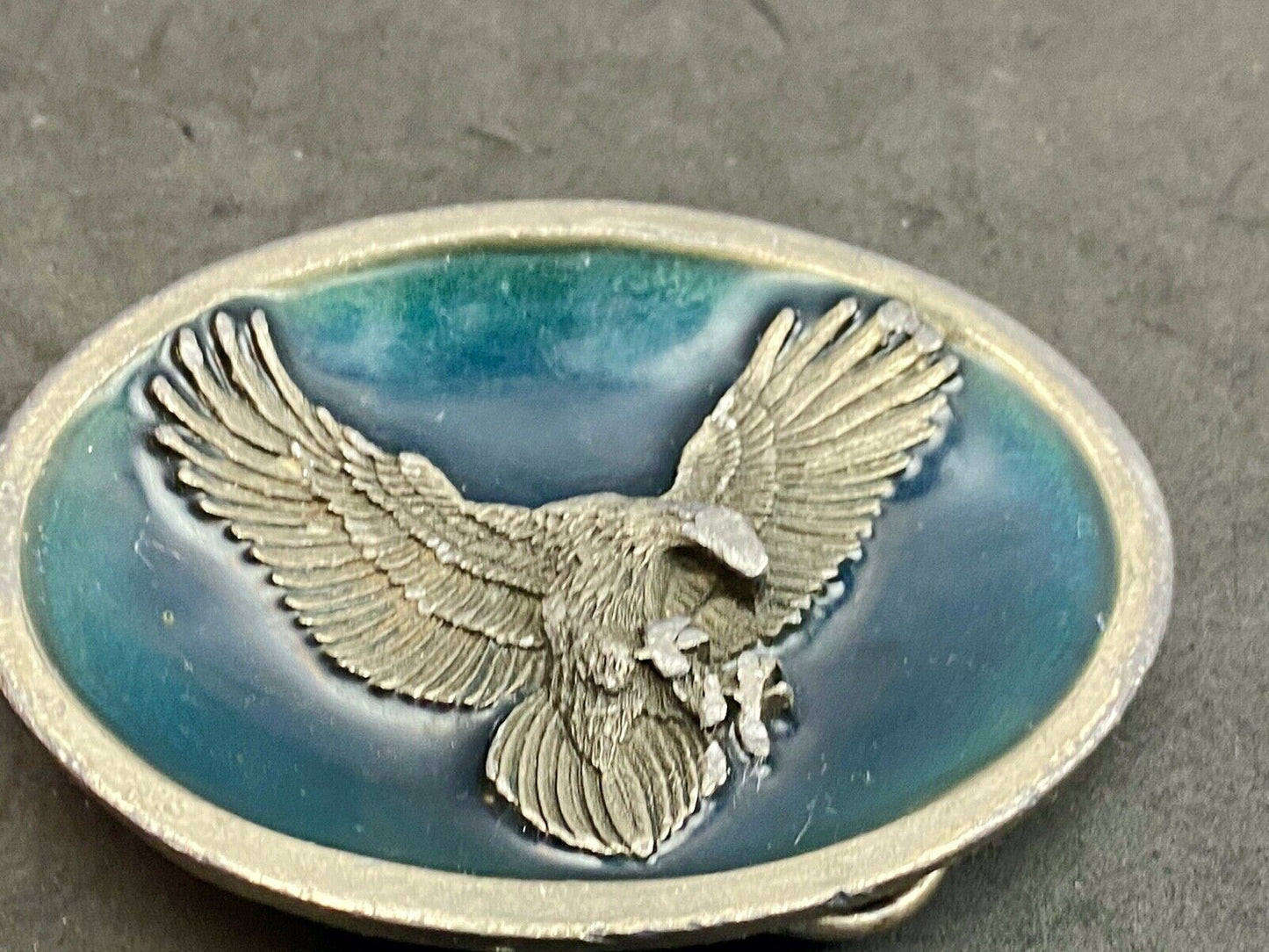 Vintage 1988 EAGLE FLYING HUNTING LANDING 3D BERGAMOT BUCKLE CO MAKER Z-45