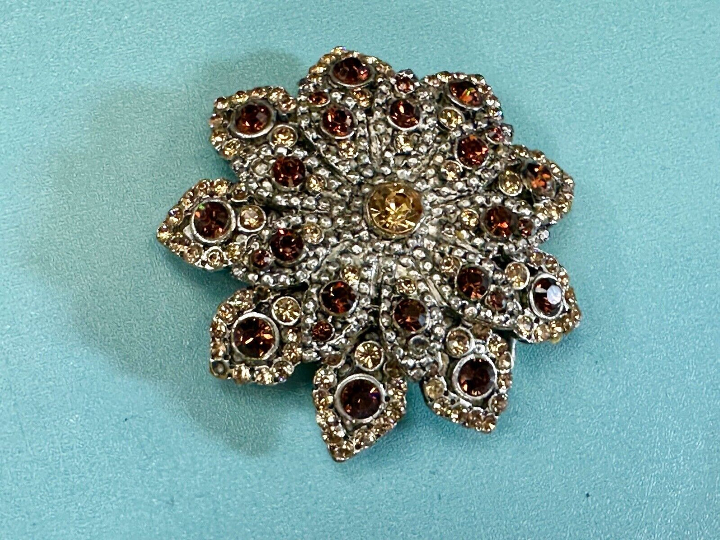 Beautiful rhinestone accented star shaped ornate belt buckle - missing stone