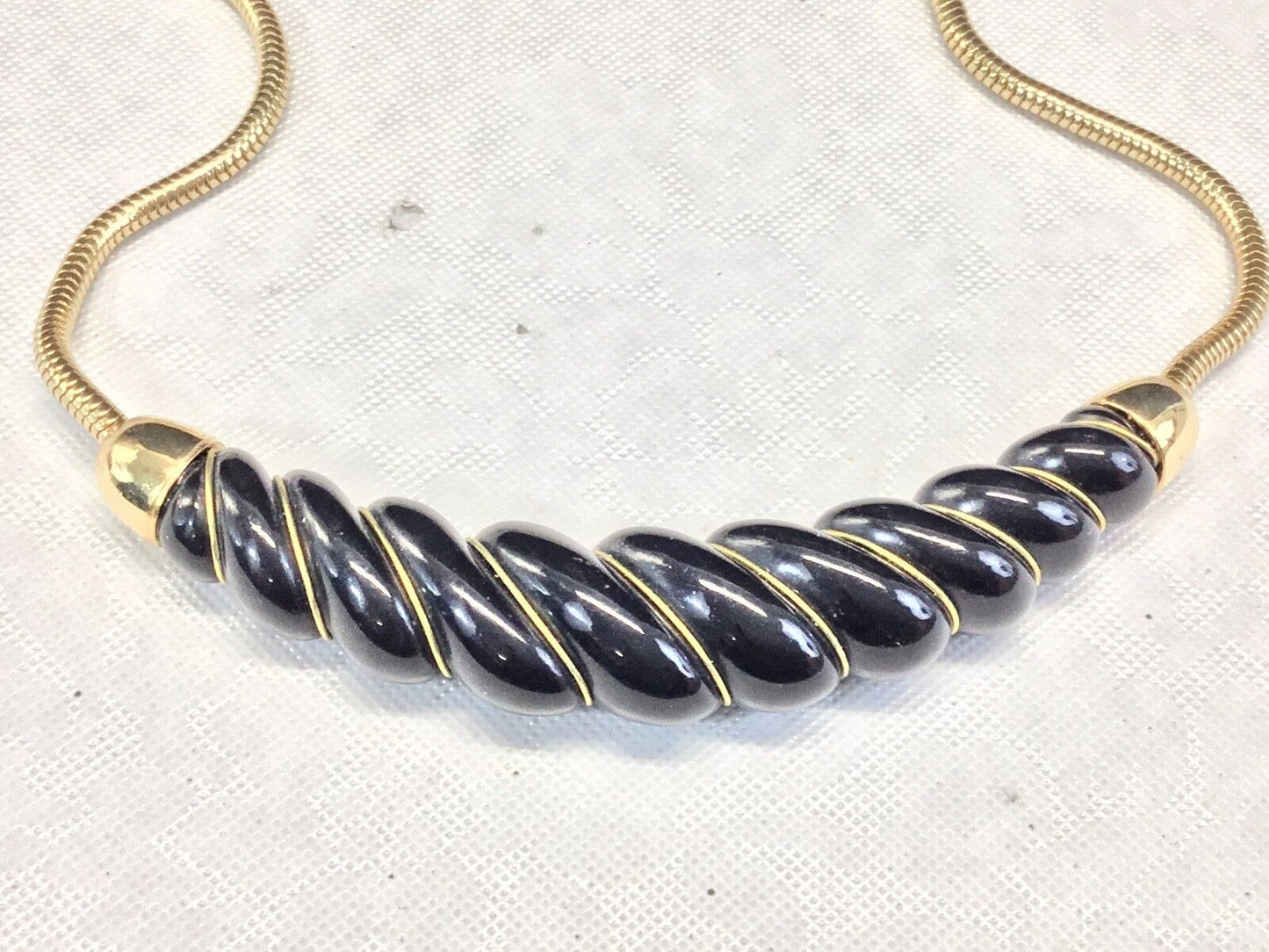 Vintage Black & Gold Tone Scalloped Classic 15" Necklace signed by Park Lane