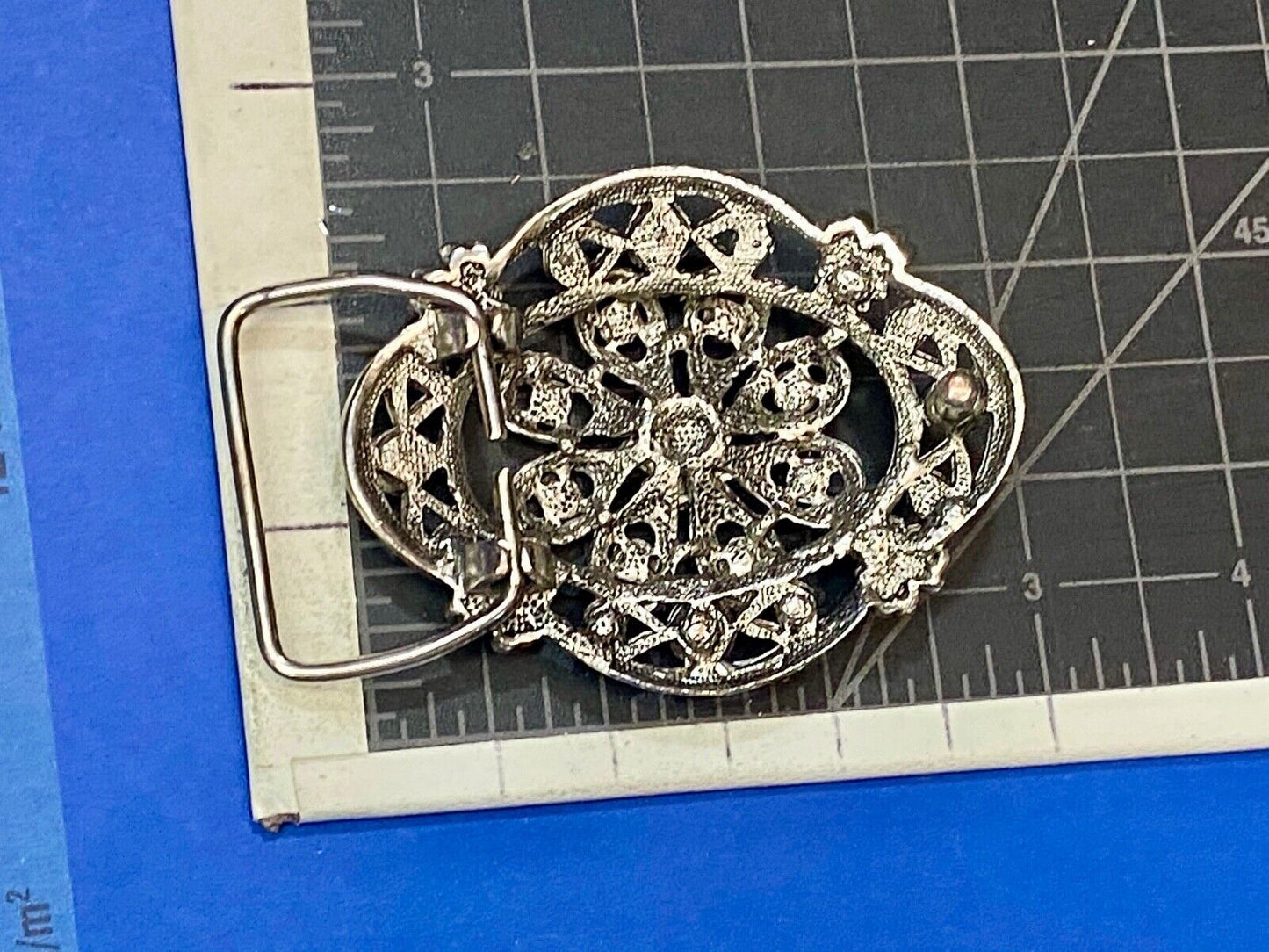 BEAUTIFUL BLUE rhinestones mounted in oval shaped flower theme belt buckle